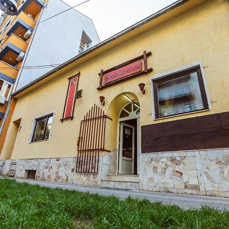 Laufer Hostel Novi Sad Bagian luar foto