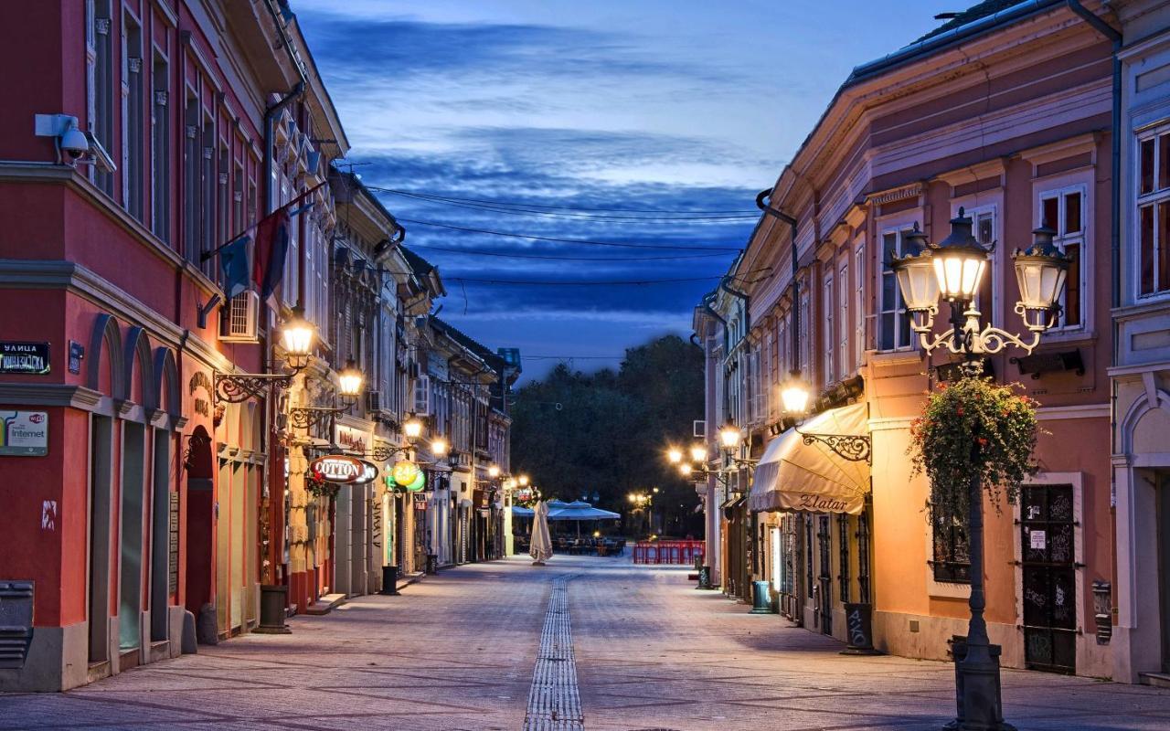 Laufer Hostel Novi Sad Bagian luar foto