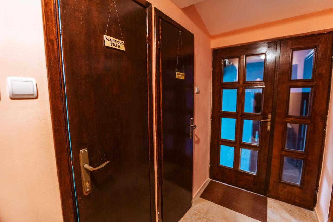 Laufer Hostel Novi Sad Bagian luar foto