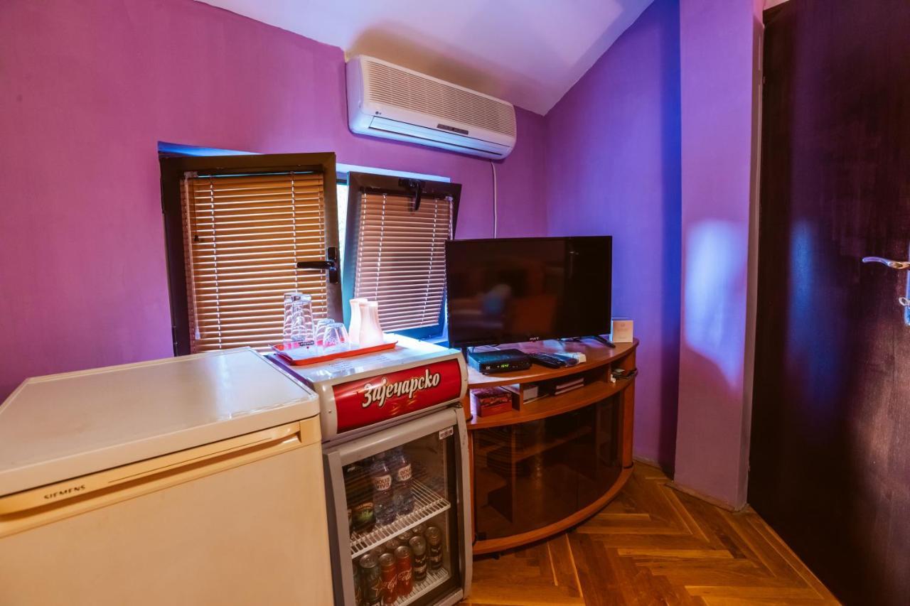 Laufer Hostel Novi Sad Bagian luar foto